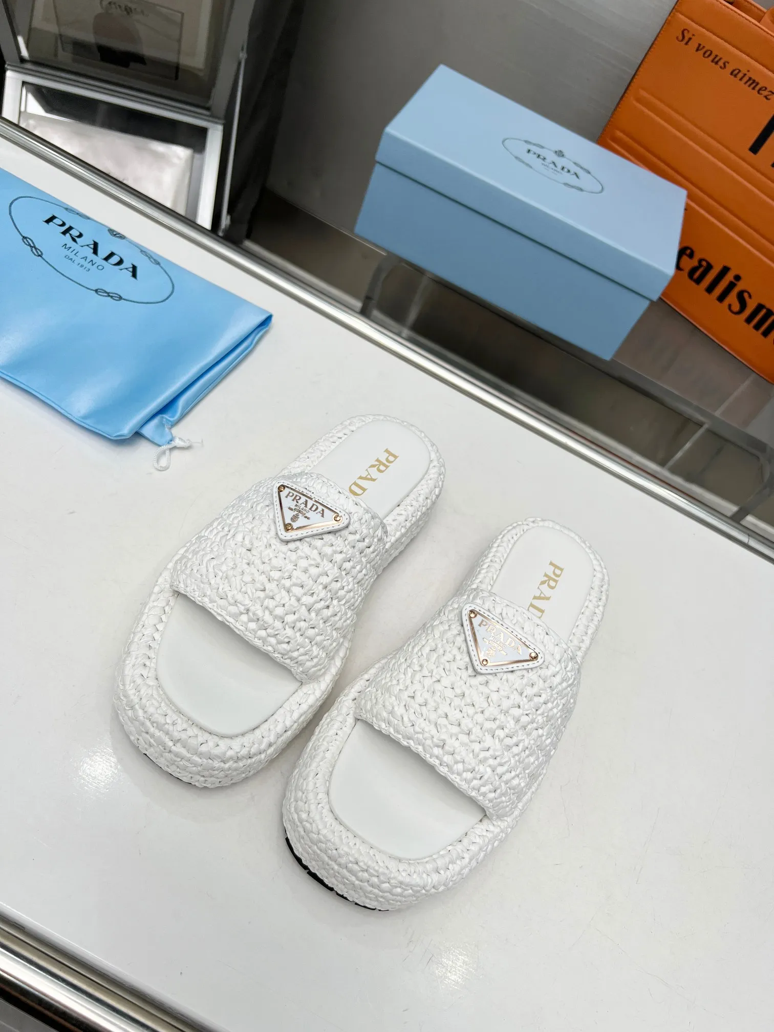 👟👟Ex-factory price 420👟👟 Women's Shoes Women's Clothing Prada's new woven shoes and straw slippers! This year's popular straw series, lazy people's must-have slippers, look so good on your feet! ●Material: original uniform grass weave ●Inner padding: sheepskin lining ●Outsole: rubber outsole ●Number of yards: 35～40 (40 41 customized)